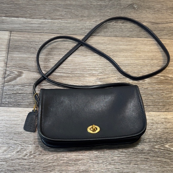 Rare Vintage COACH Black Leather Shoulder Bag